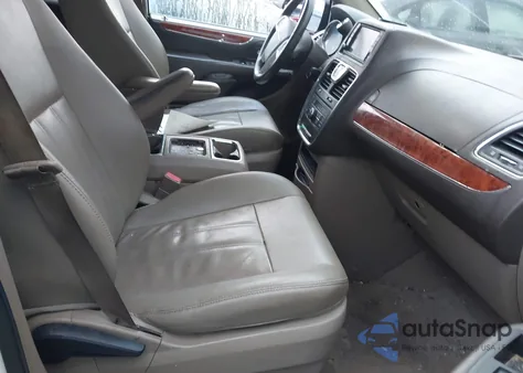 2016 Chrysler Town & Country Touring z USA, uszkodzony, nr VIN 2C4RC1BG4GR164768